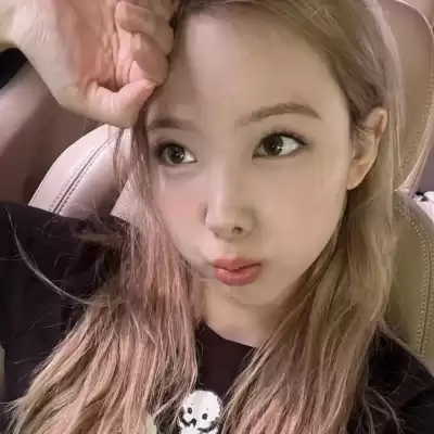 仰映容